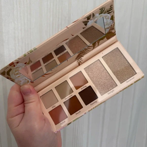 NIB‼️ Laura Geller Laura’s Essentials Soft Satins Matte Eyeshadows & Highlighter - Picture 4 of 6